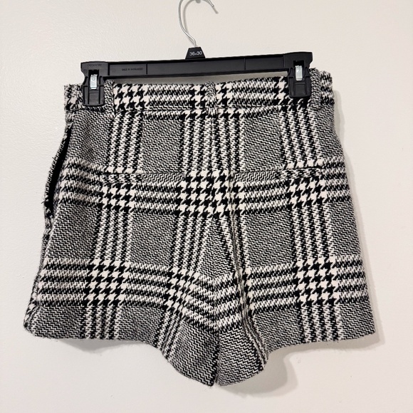 H&M Shorts Size 4 - Picture 3 of 3